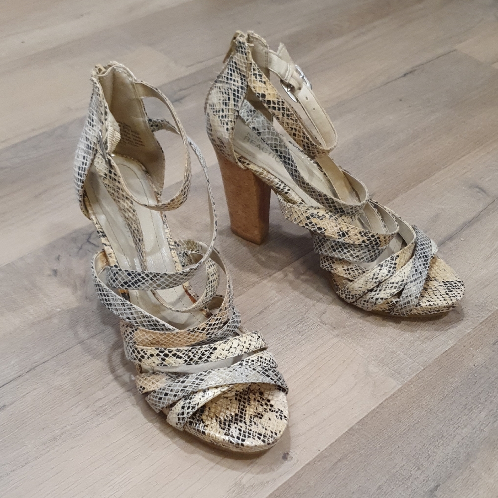 Kenneth Cole Strong Daze Reptile Print Cork Heel Sandal size 6.5